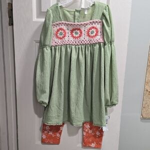 Berkley Jensen Green Tunic with Floral Patterned Leggings kid Size 8